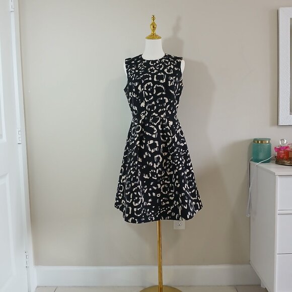 H&M Fit & Flare Dress Women’s Size 8 Black White Animal Print Sleeveless - Picture 1 of 4